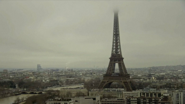Эйфель мұнарасынан 1200 адам шұғыл эвакуацияланды
