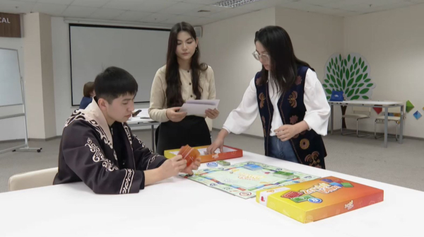 Волонтёры «Жас ұлан» создали игру для развития финансовой и языковой грамотности