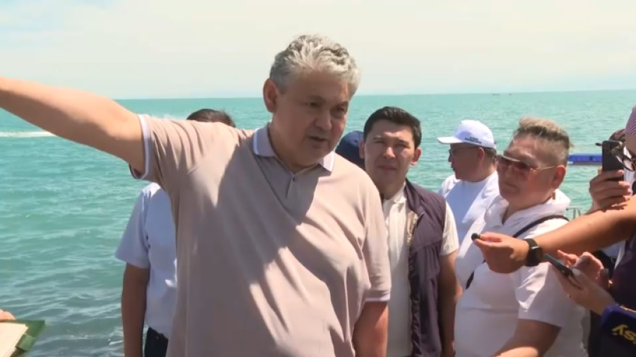 Вице-премьер Кошербаев проверил зоны отдыха на Алаколе