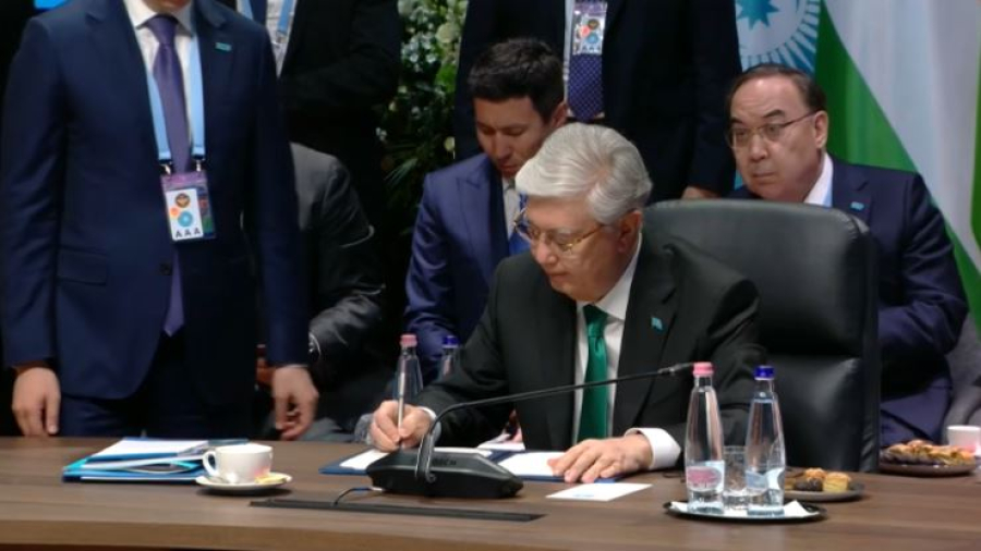 Токаев: Транскаспийский международный маршрут должен связать Восток с Западом