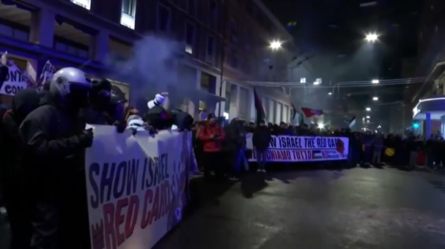 Участников антиизраильской акции разгоняли водометами