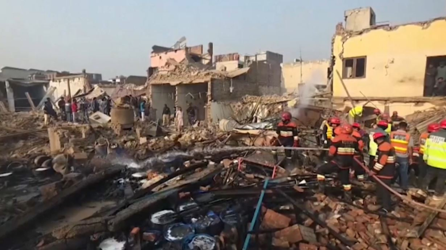 15 человек погибли при взрыве на химзаводе в Пакистане