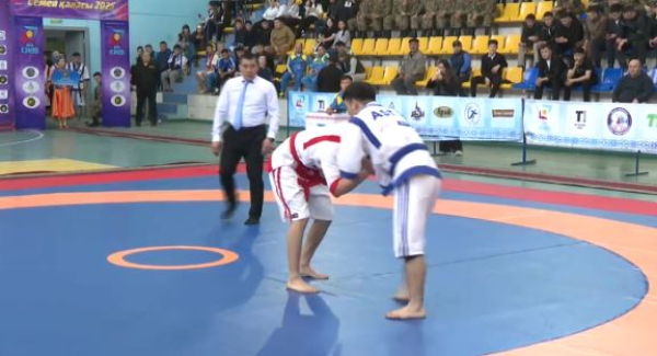 Чемпионат по қазақ күресі среди военнослужащих прошёл в Семее