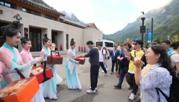 Қытайға шетелден баратын туристер 190%-ке артты