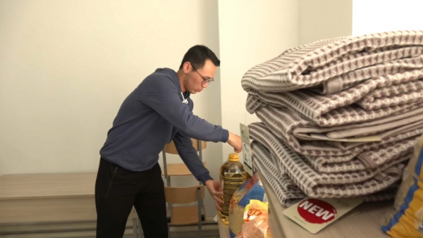 В Мангистау волонтеры помогают эвакуированным из Кульсары