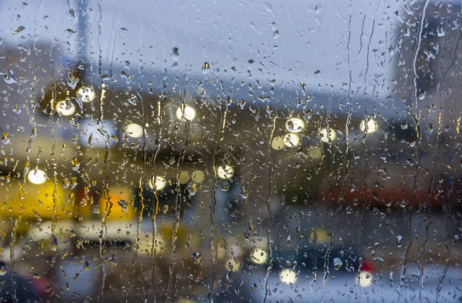 Казахстан накроют осадки и сильный ветер