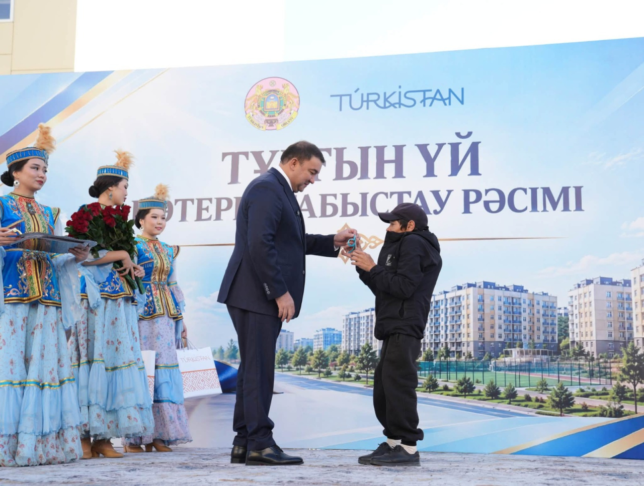 Республика күнінде Түркістанда 600-ге жуық пәтер пайдалануға берілді