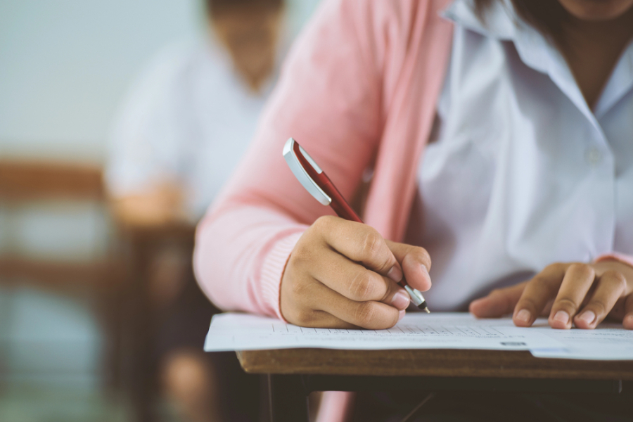 Итоги ЕНТ-2025: большинство абитуриентов преодолели пороговый балл