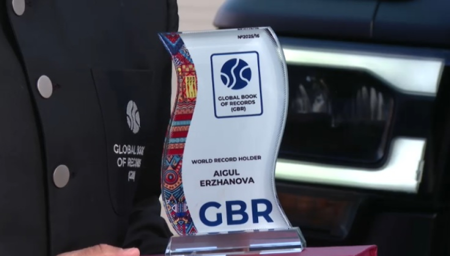 Педагог из Астаны мировым рекордом отметила День учителя