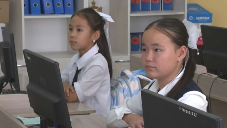 Искусственному интеллекту обучают школьников в Алматы