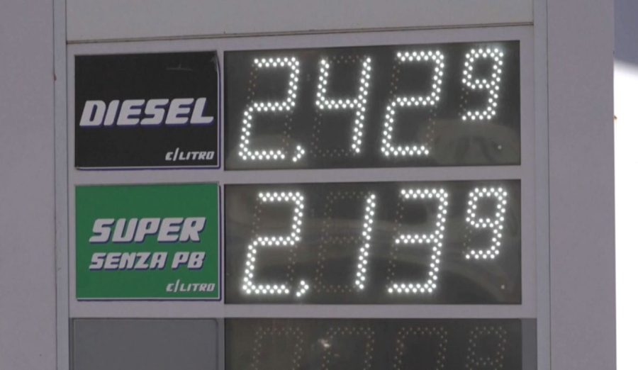 Италия жанармай бағасын төмендетеді