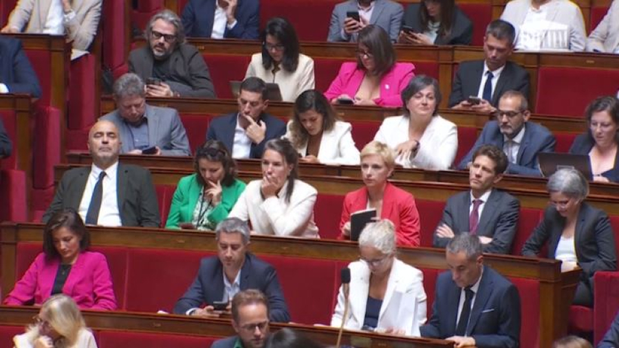 Франция второй раз за год осталась без правительства