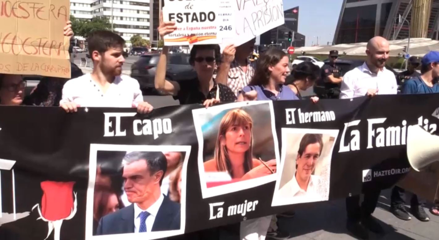 Жену премьера Испании обвинили в коррупции