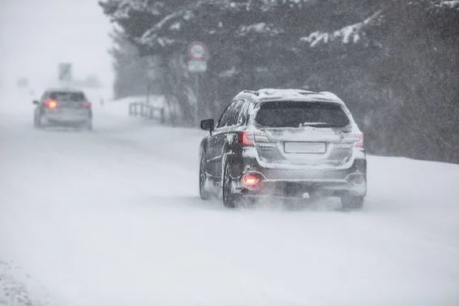 Гололёд и шторм: штормовое предупреждение объявили по всей стране