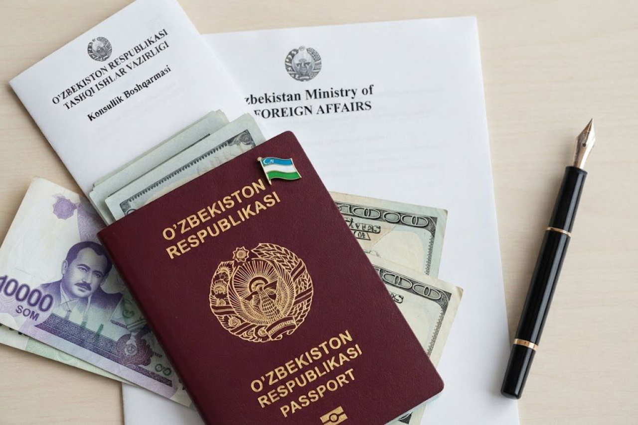 Өзбекстанда валютаны декларациясыз алып шығу шегі өзгереді