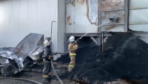 Ликвидация крупного пожара на маслозаводе в Усть-Каменогорске продолжается