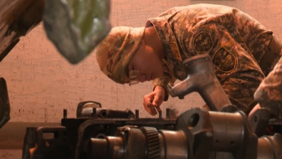 Солдат обучают рабочим специальностям