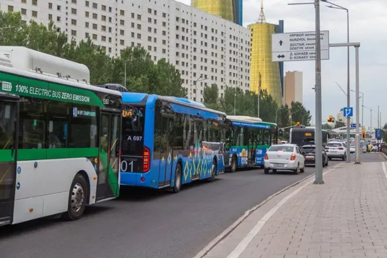 Астанада тағы бір көшеге автобус жолағы енгізілетін болды