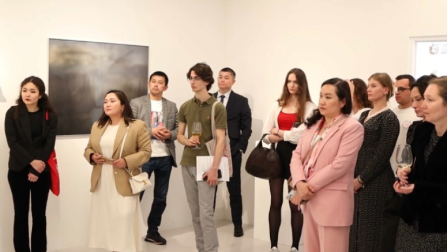 Выставка казахстанского фотохудожника с успехом прошла в Париже