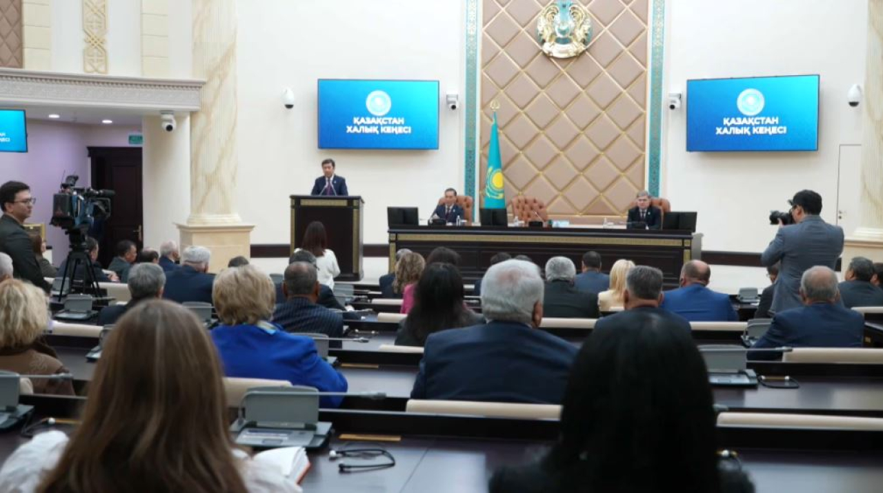 Ерлан Кошанов вручил государственные награды