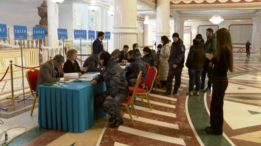 Әзербайжан делегациясы референдум барысын байқап жүр