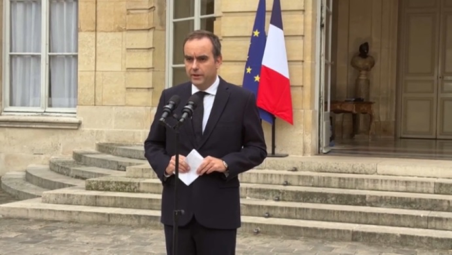 Премьер Франции подал в отставку, пробыв на посту 27 дней