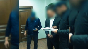В получении взятки подозревают замакима района в Алматы