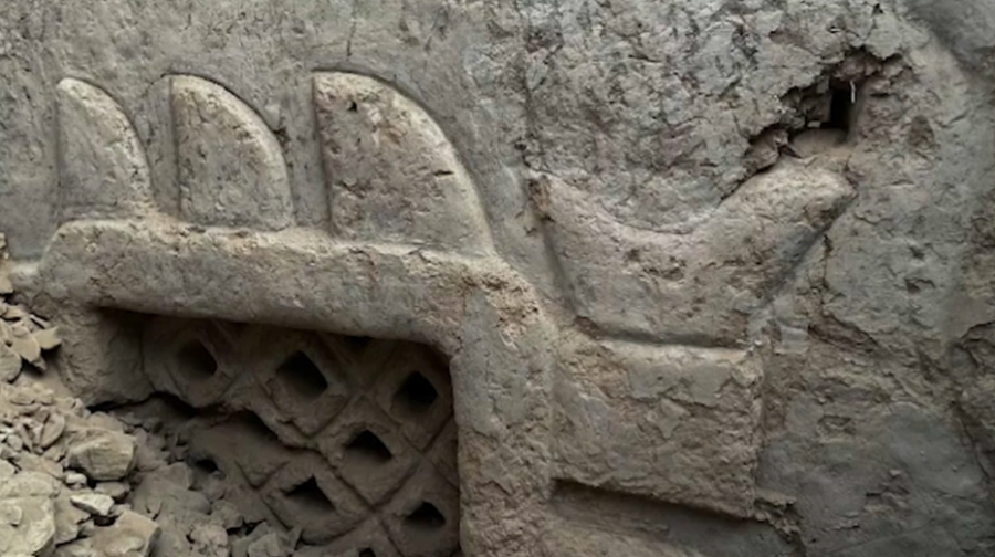 Археологтар Перуден көне сурет салынған қабырға тапты