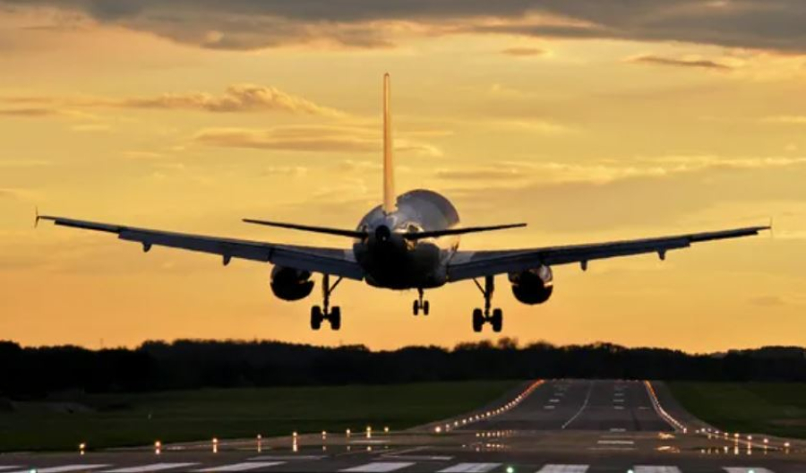 Пилот рейса Душанбе-Алматы стал героем соцсетей