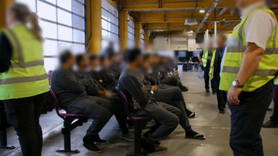 Великобритания и Франция начали обмен мигрантами