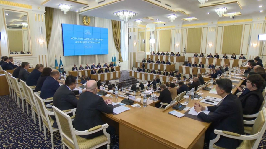 Конституциялық комиссия жаңа Ата заңның жобасын дайындады