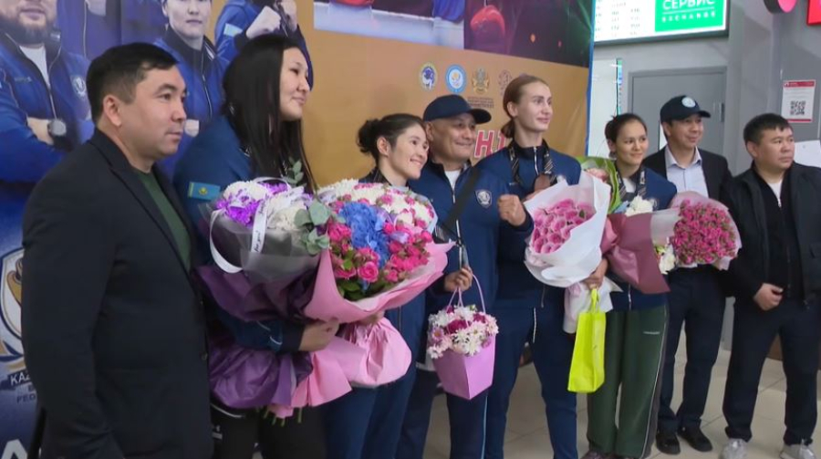 Әлемді мойындатқан арулар елге оралды