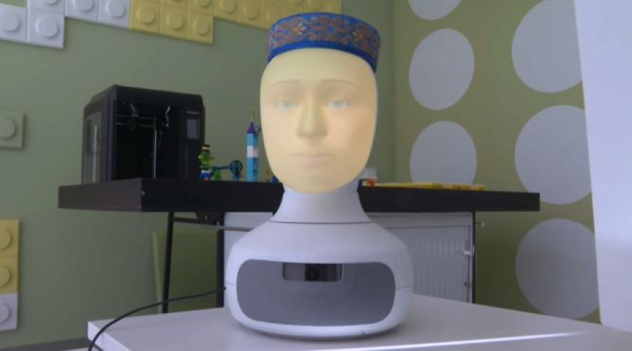 Роботы помогают детям с аутизмом в Шымкенте