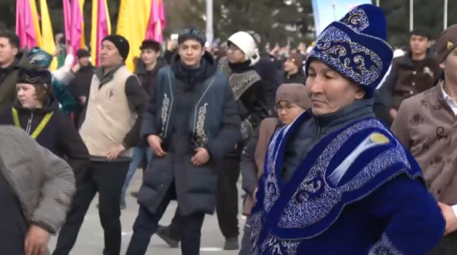 1700 мужчин исполнили танец «Қара жорға» в Кокшетау