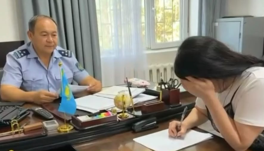 Стримершу оштрафовали за мат в прямом эфире в Туркестанской области
