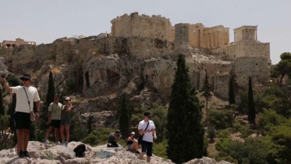 Четыре туриста скончались из-за сильной жары в Греции