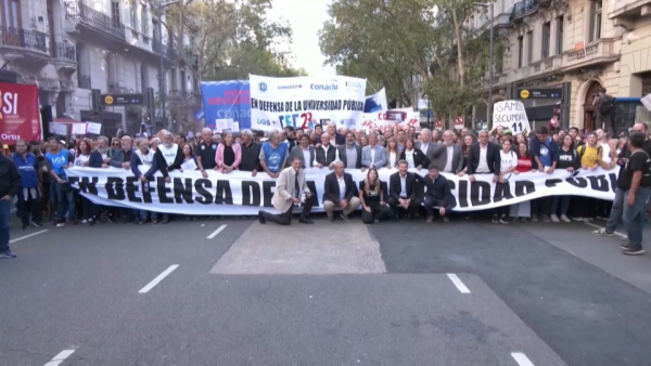 500 тыс. человек протестуют против сокращения бюджета университетов в Буэнос-Айресе