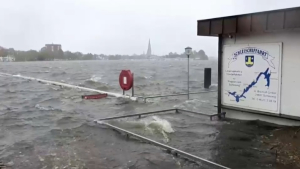 На севере Германии ликвидируют последствия наводнения