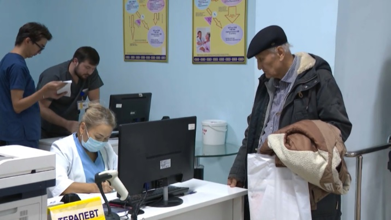 Свыше 1300 казахстанских врачей получили соцподдержку