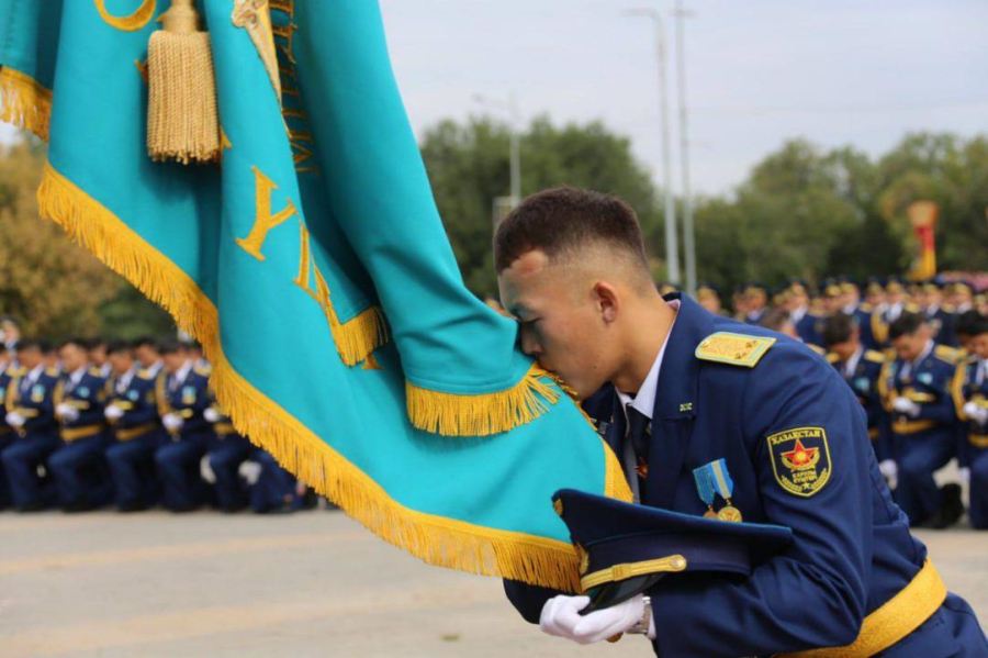 Выпускники института имени Талгата Бегельдинова торжественно получили дипломы