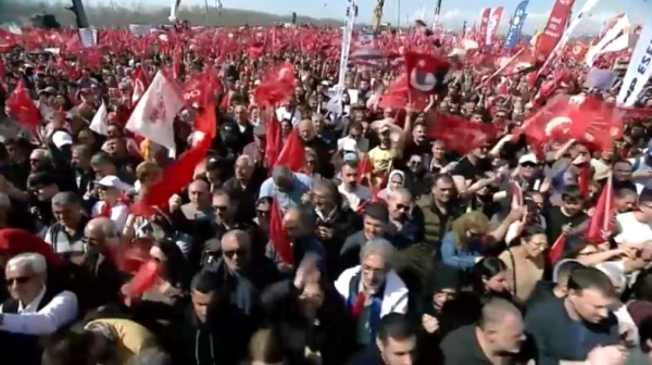 Сотни тысяч человек вновь вышли на протесты в Стамбуле