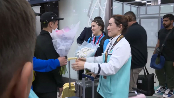 Ә. Әбужақынова елге оралды