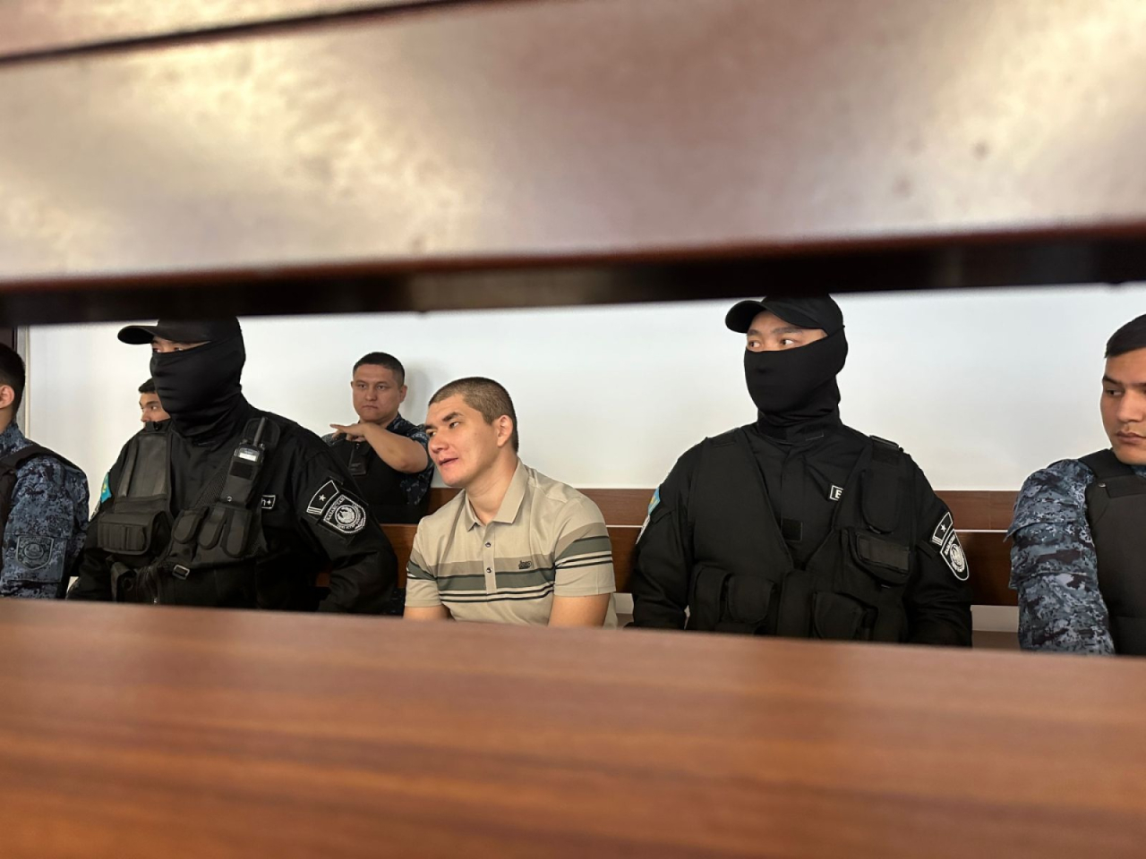 «Оларды тірі етіп көрсетуге тырыстым»: сотта Сәрсемәлиев қылмысты қалай жасырғанын айтты
