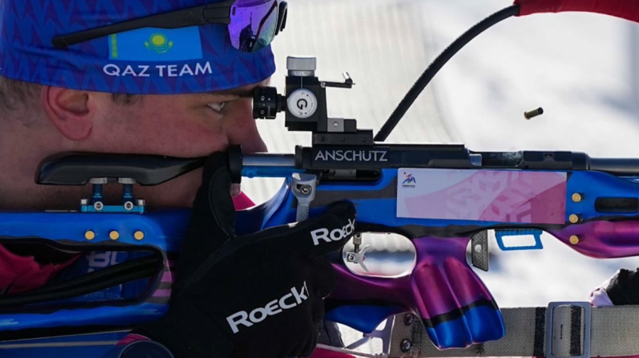 Олимпиада-2026: казахстанские биатлонисты выступили в эстафете