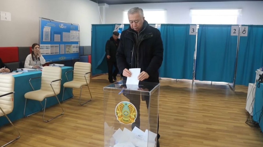 Серик Жумангарин проголосовал на референдуме