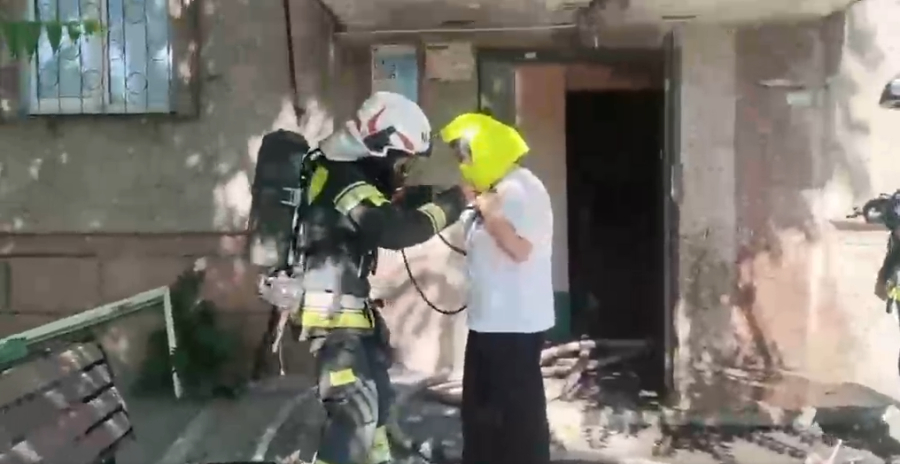 18 человек эвакуировали из горящего дома в Шымкенте