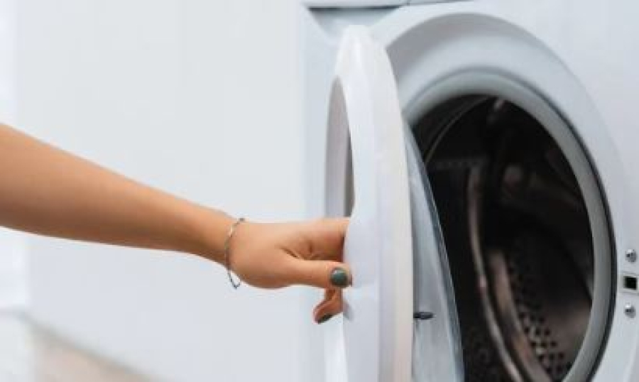 Восьмилетняя девочка застряла в стиральной машине