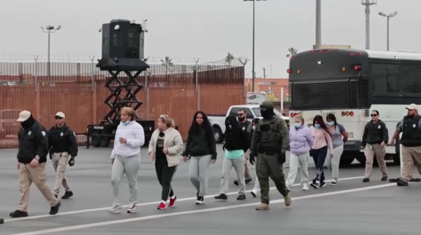 Миграционной службе США грозит дефицит бюджета