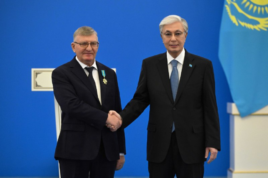 Президент Республика күніне орай бір топ азаматқа мемлекеттік наградаларды салтанатты түрде тапсырды