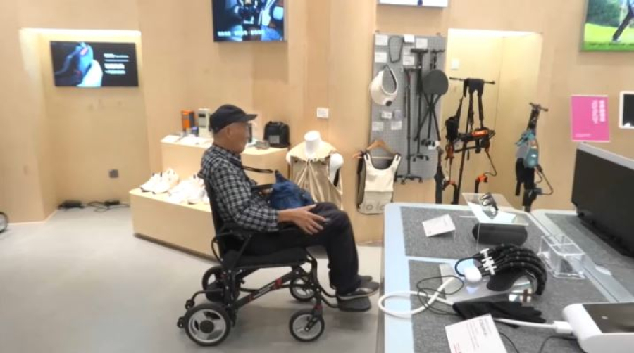 Инновационный центр в Шанхае показал технологии по уходу за пожилыми людьми